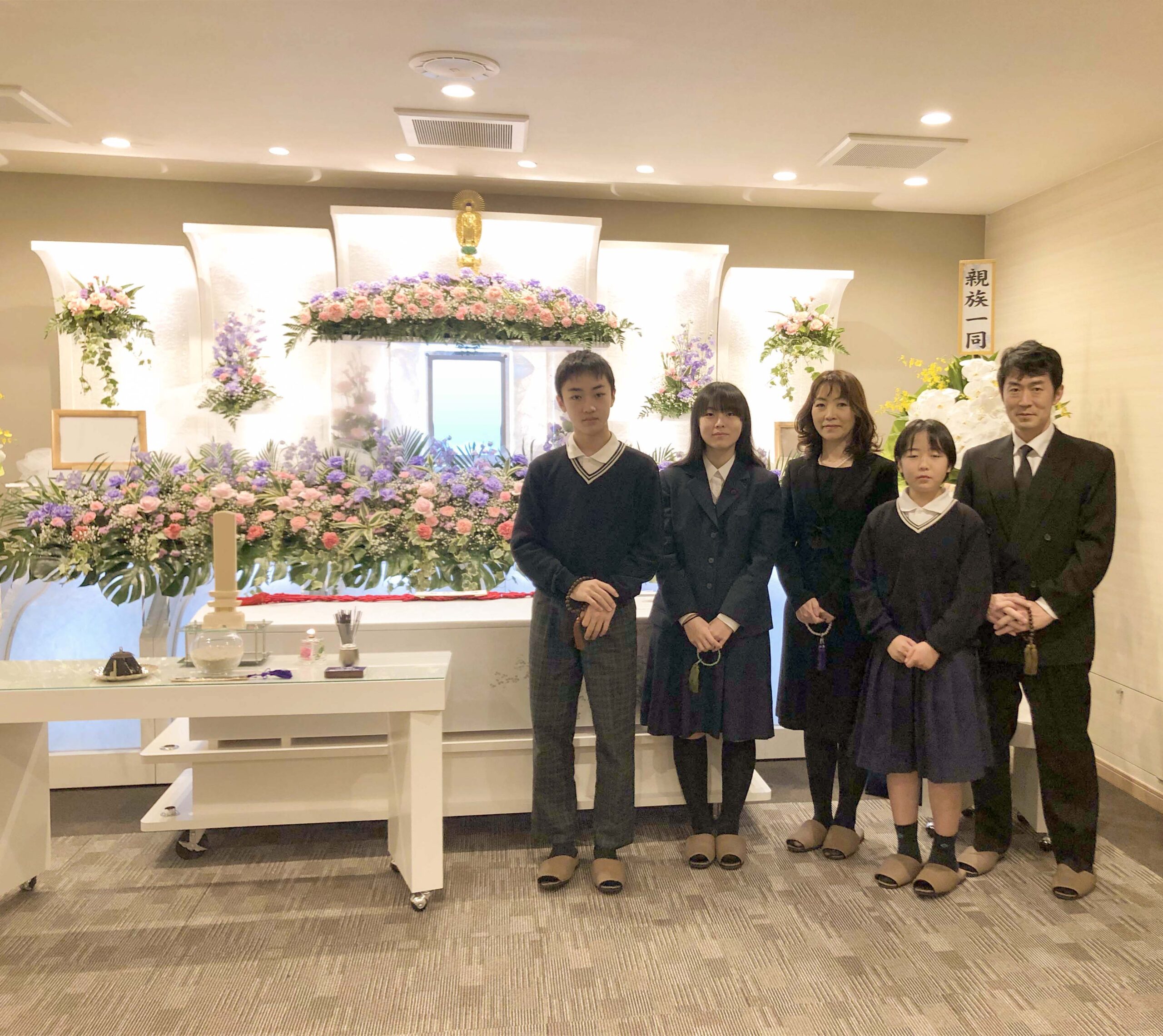 お花がすきだったおばあちゃんのイメージ通りの祭壇で送ることができました。